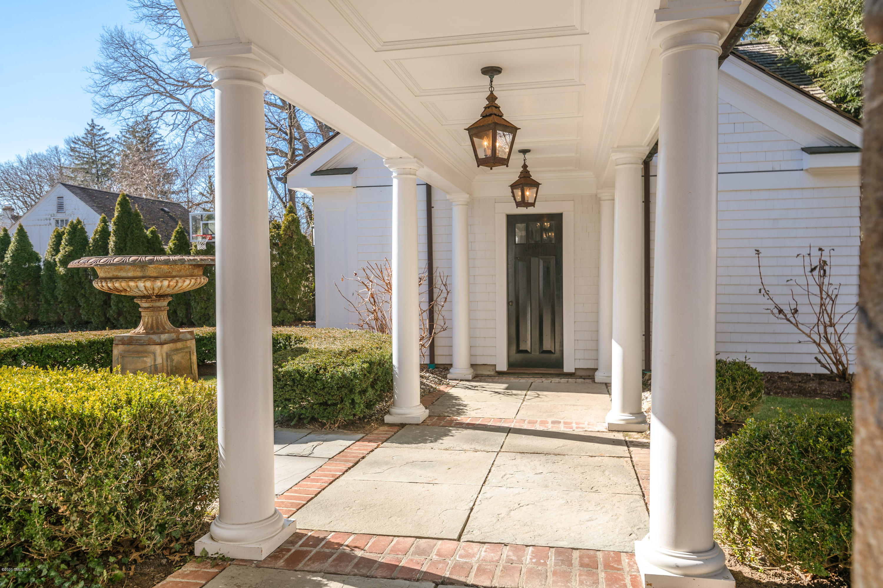17 Hendrie Avenue Riverside, CT 06878 - Photo 2 of 20 Covered walk