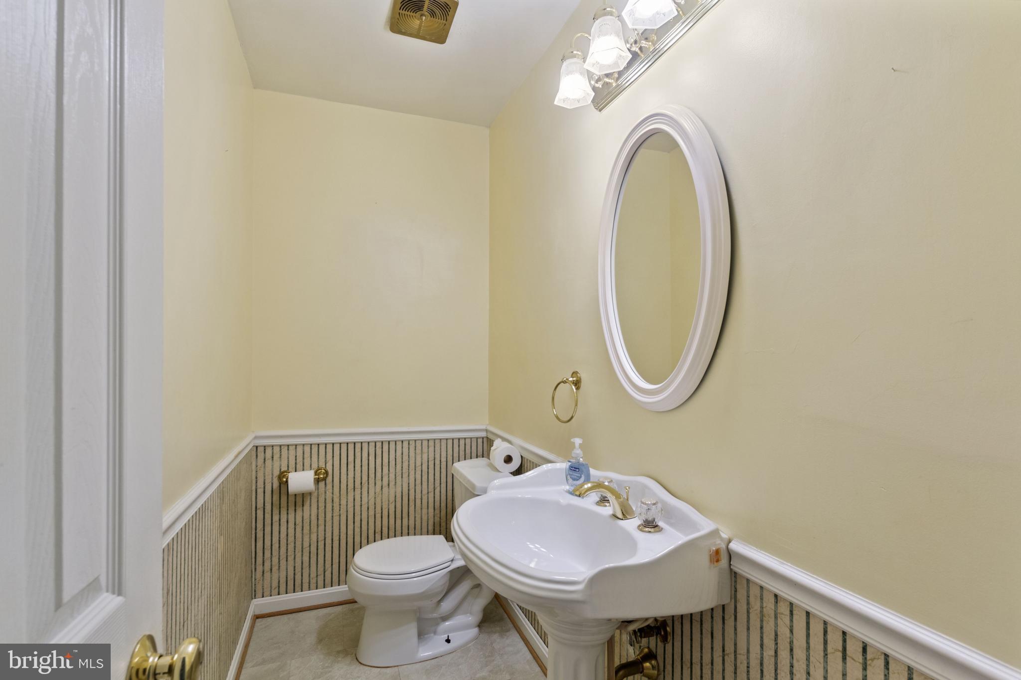 8718 Oxwell Lane Laurel, MD 20708 - Photo 18 of 50 Powder Room