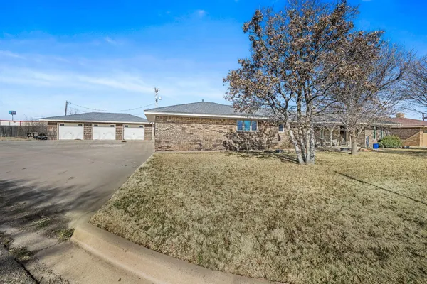$385,000 | 801 Arrah, Friona, TX 79035