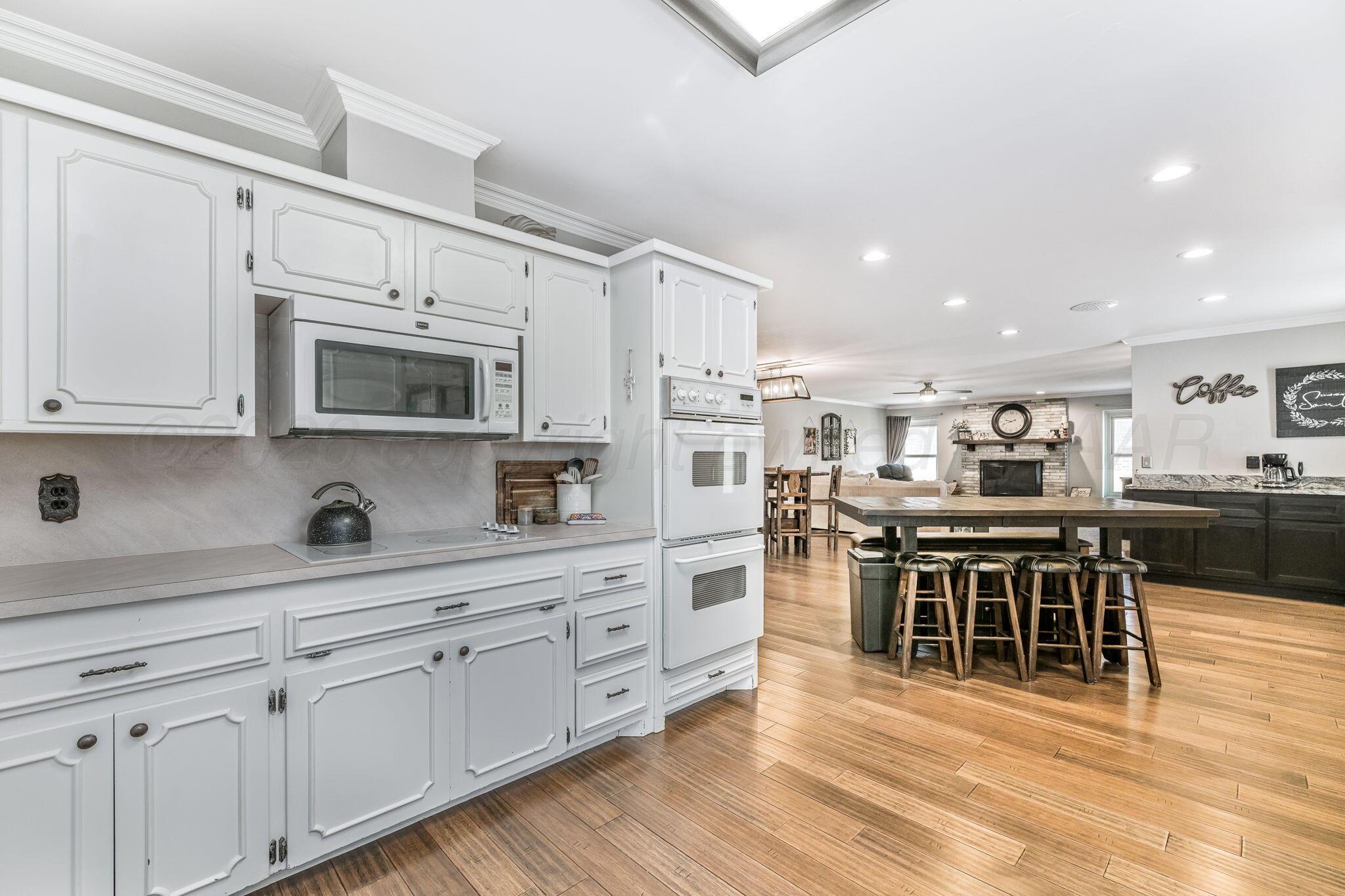 801 Arrah Friona, TX 79035 - Photo 8 of 37 Kitchen