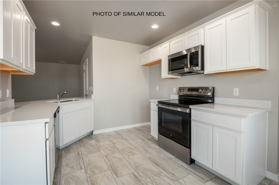 3439 Hope Road Golden Valley, AZ 86413 - Photo 5 of 24 Kitchen