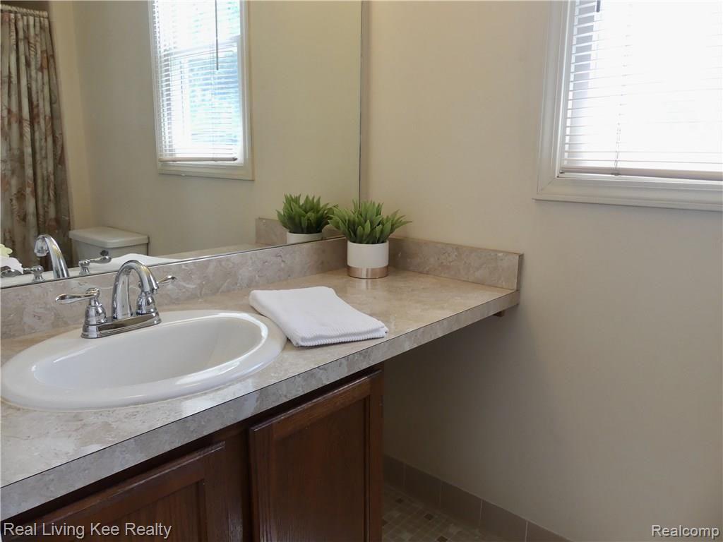 342 Whitney Drive Rochester Hills, MI 48307 - Photo 22 of 28