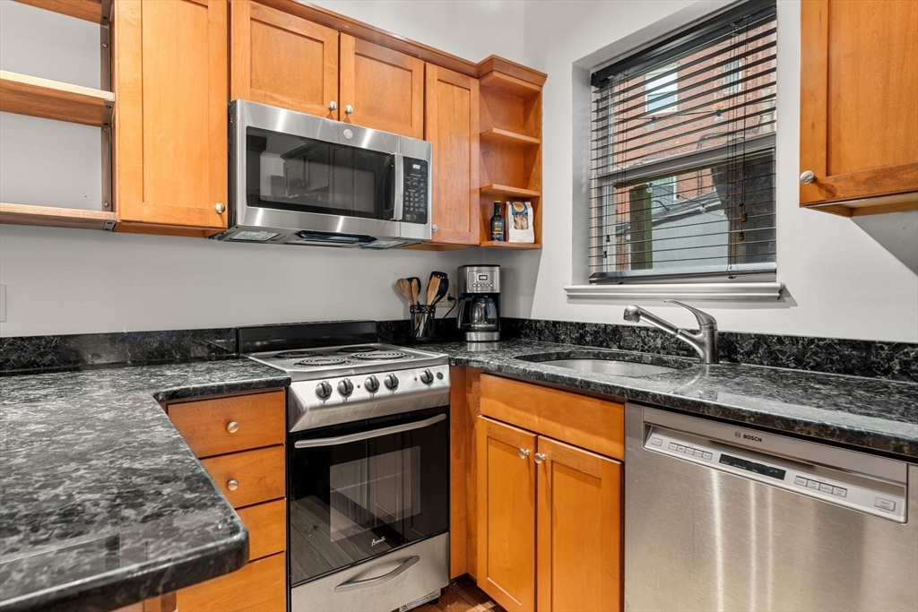 8 Moon Street, Unit 1 Boston, MA 02113 - Photo 7 of 17