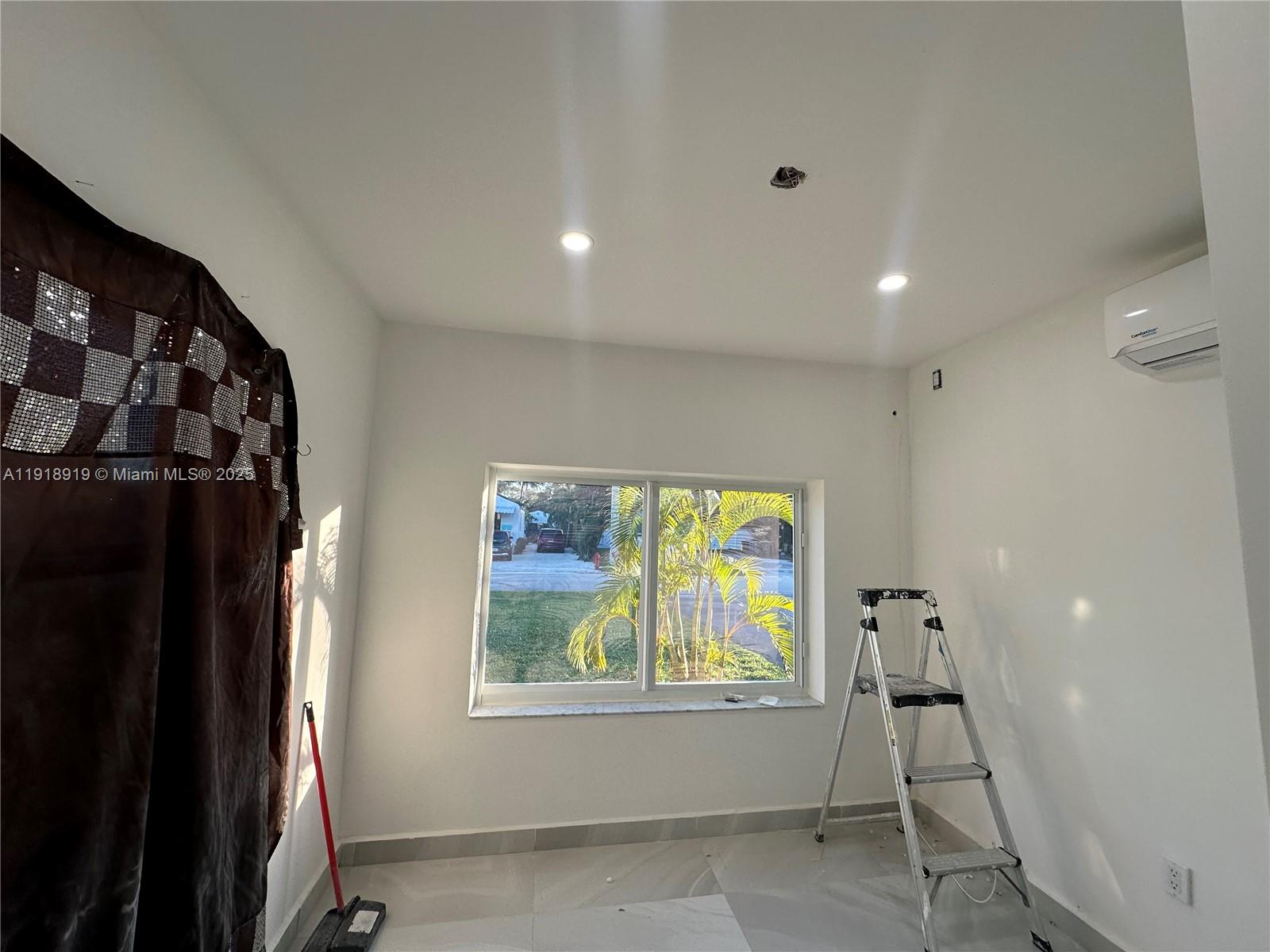 707 Northeast 15th Street, Unit C Fort Lauderdale, FL 33304 - Photo 5 of 6 a view of walk in closet