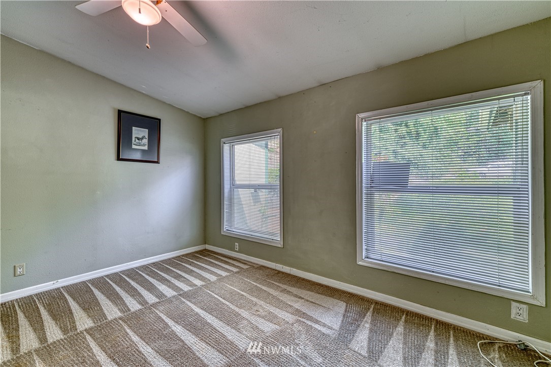 132 Southeast Spruce Road Port Orchard, WA 98367 - Photo 5 of 40 Gallery Image 5