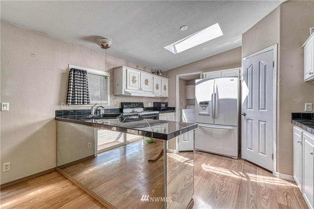 132 Southeast Spruce Road Port Orchard, WA 98367 - Photo 9 of 40 Gallery Image 9