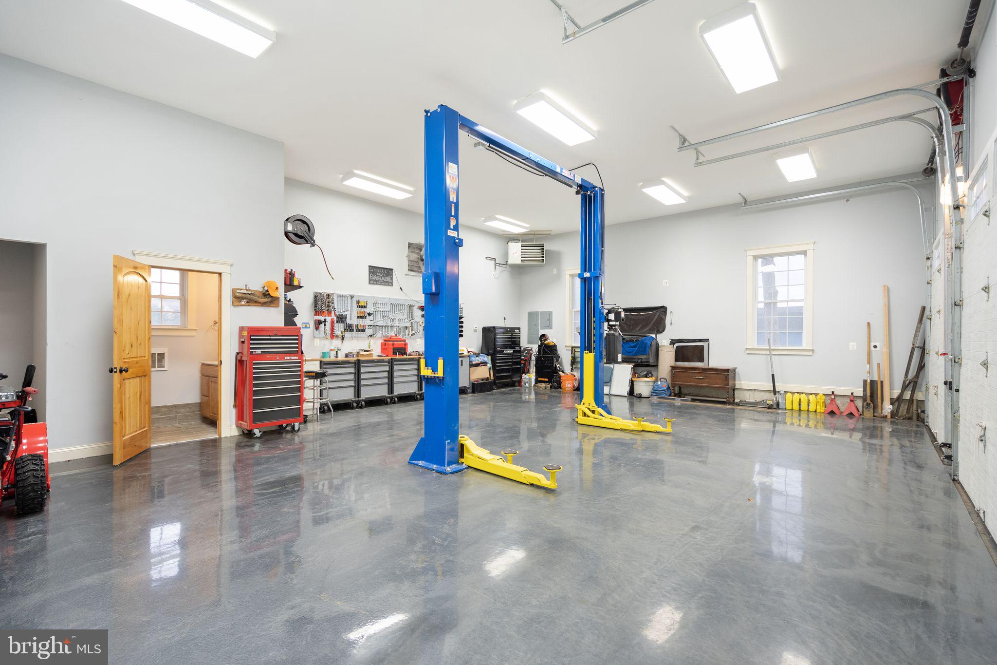 42834 Waxpool Road Ashburn, VA 20148 - Photo 122 of 128 100,000 BTU gas heater.7 layer epoxy floor coating