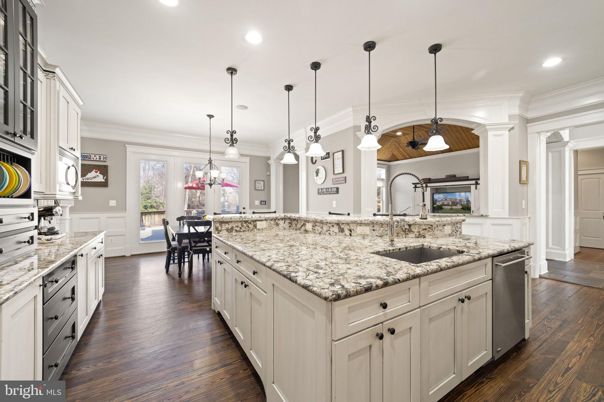 42834 Waxpool Road Ashburn, VA 20148 - Photo 27 of 128 Kitchen center island