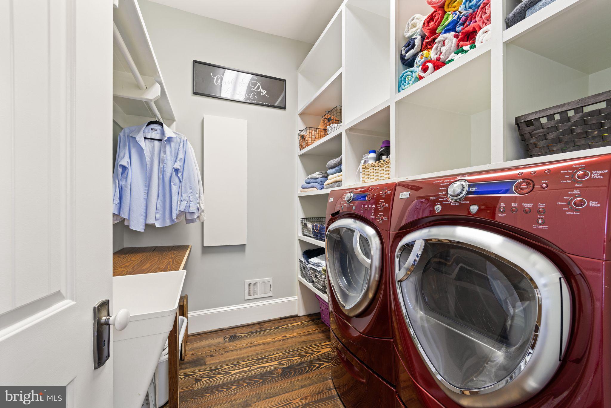 42834 Waxpool Road Ashburn, VA 20148 - Photo 45 of 128 Huge laundry room