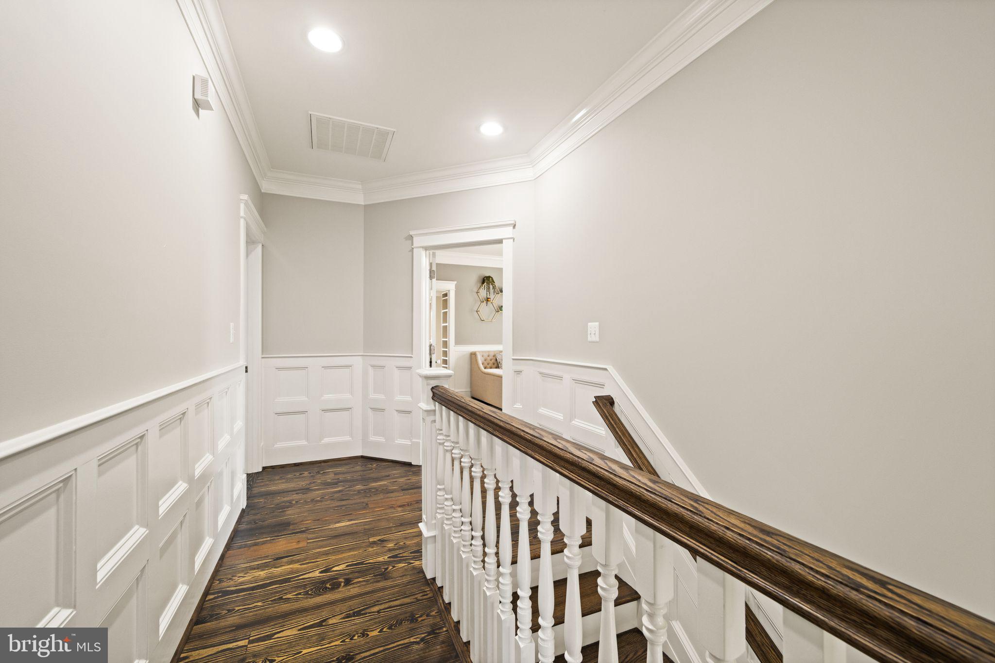 42834 Waxpool Road Ashburn, VA 20148 - Photo 47 of 128 Upper level hall.