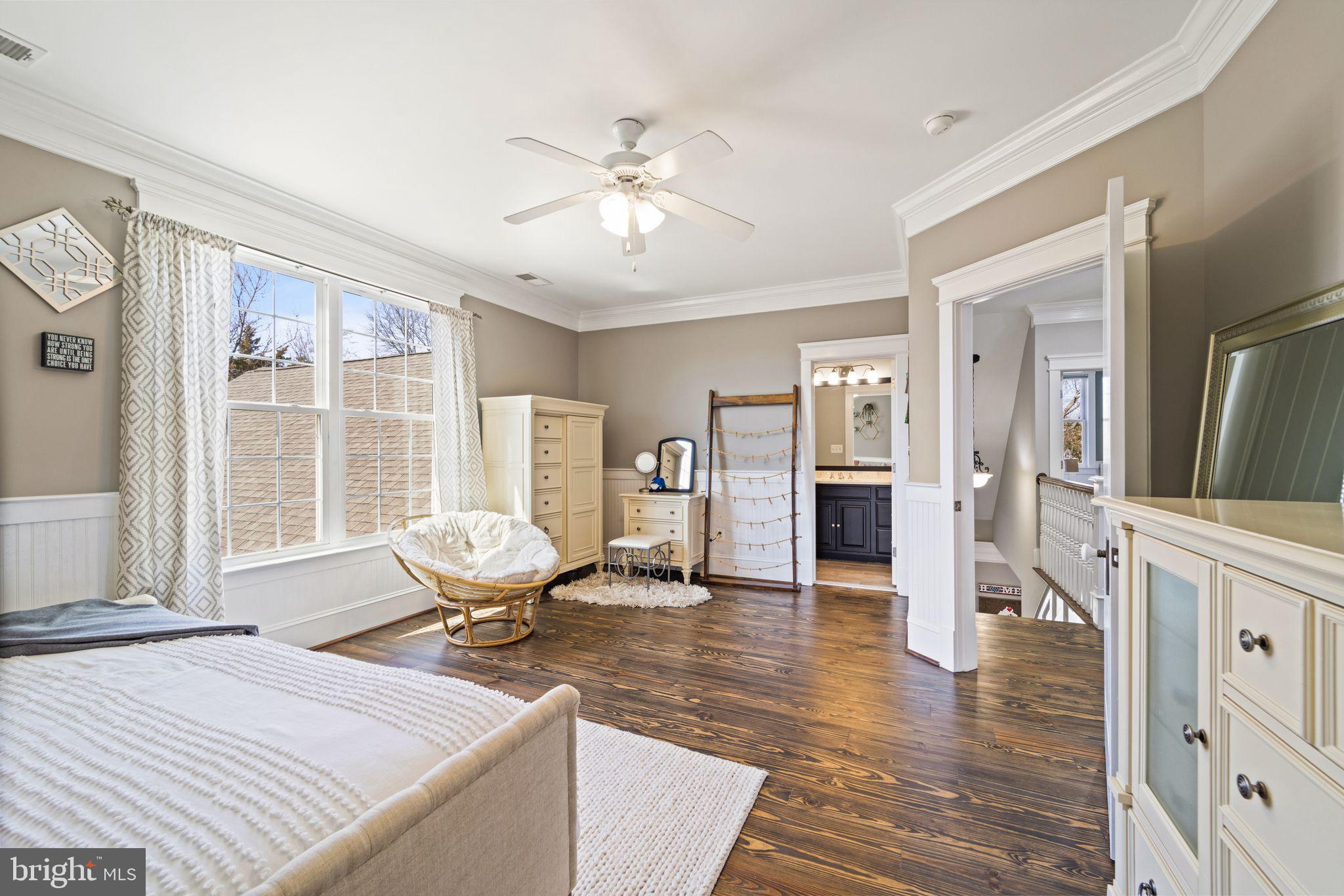 42834 Waxpool Road Ashburn, VA 20148 - Photo 49 of 128 Crown molding