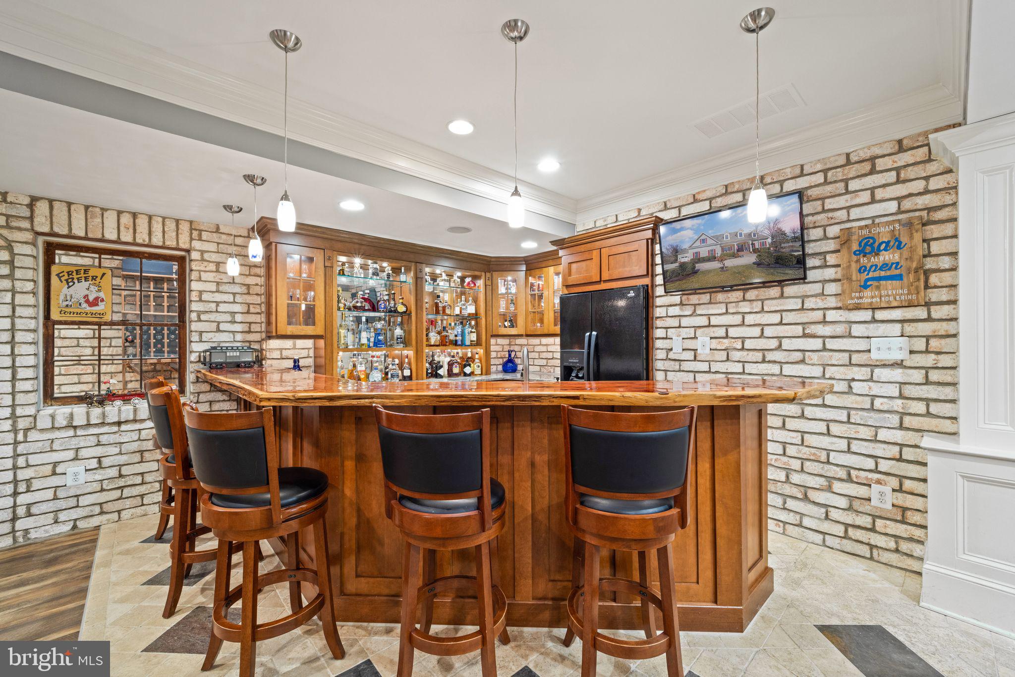 42834 Waxpool Road Ashburn, VA 20148 - Photo 66 of 128 Kitchen Aid Stainless steel ice maker.