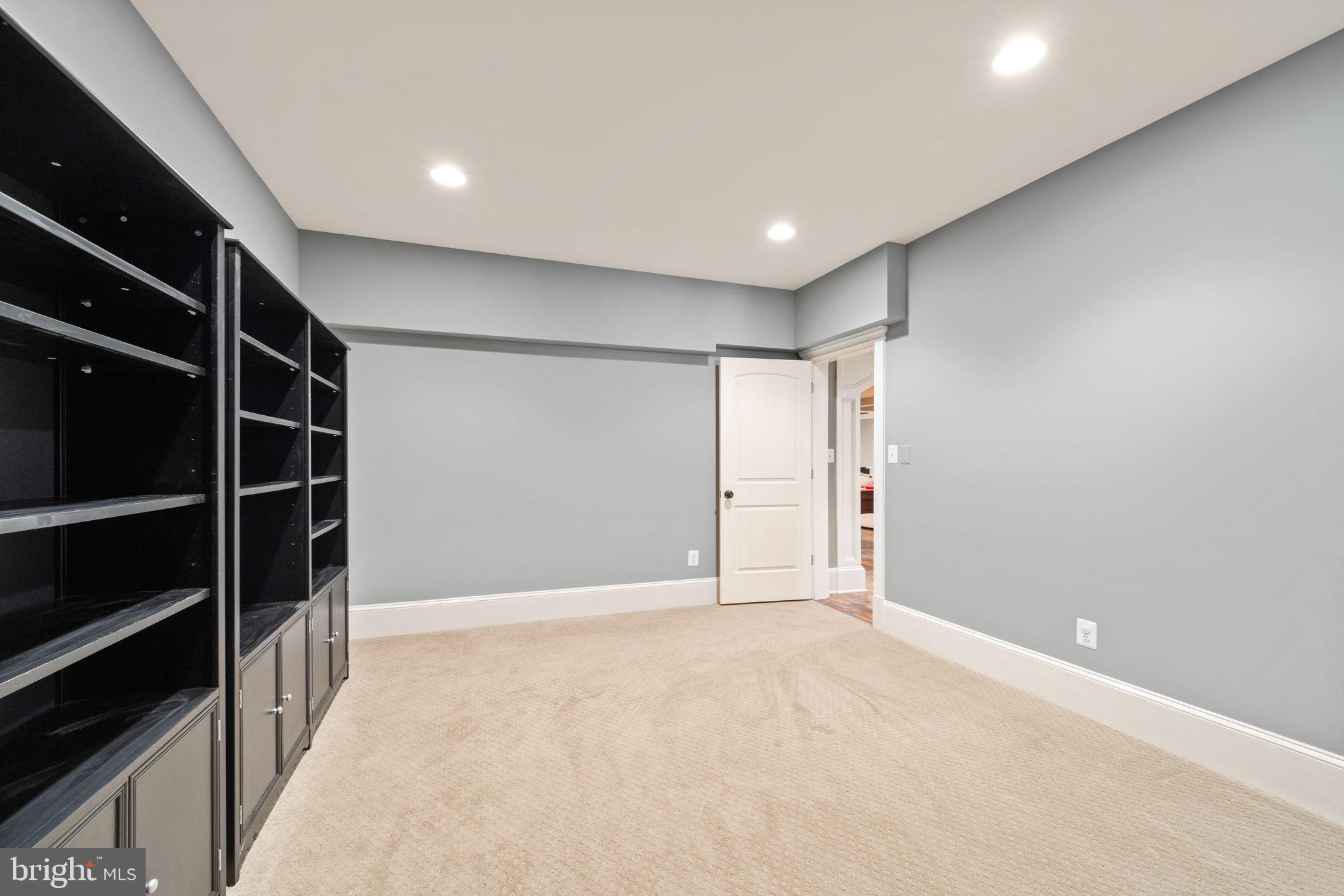 42834 Waxpool Road Ashburn, VA 20148 - Photo 76 of 128 Craft room view 2