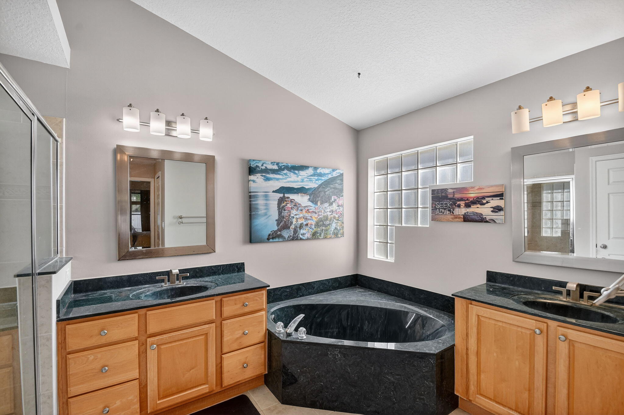 2725 Pointe Circle Greenacres, FL 33413 - Photo 15 of 68 5-web-or-mls-DSC_4805