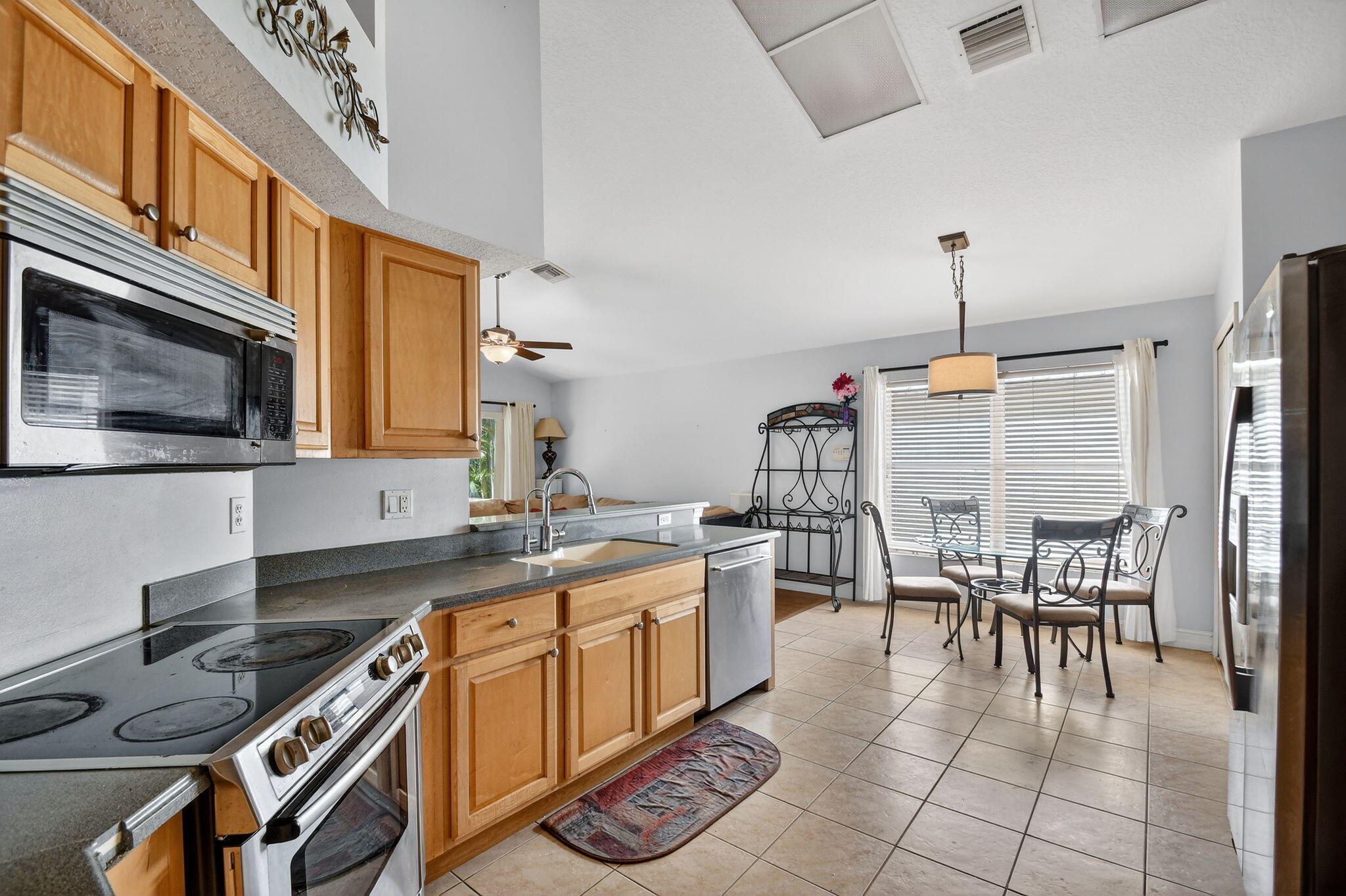 2725 Pointe Circle Greenacres, FL 33413 - Photo 18 of 68 44-web-or-mls-DSC_5005