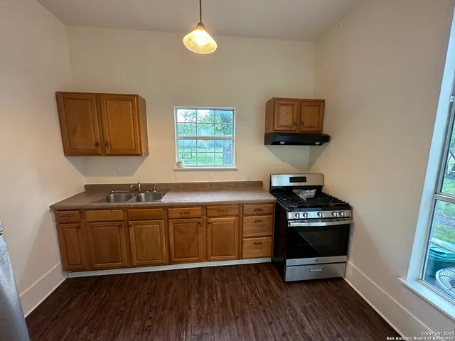 $1,325 | 315 Baltimore Avenue, San Antonio, TX 78215