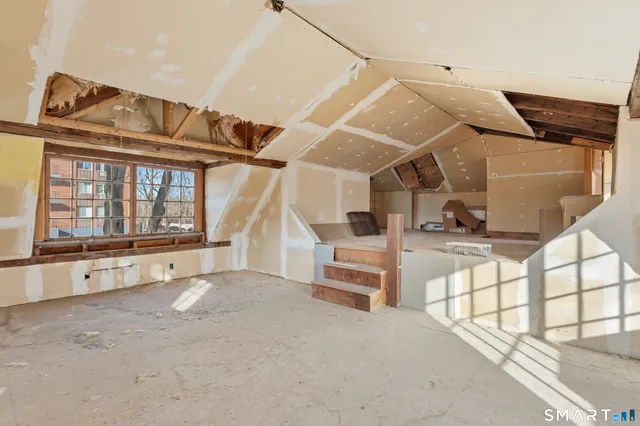 $279,000 | 104 Silver Lane, East Hartford, CT 06118