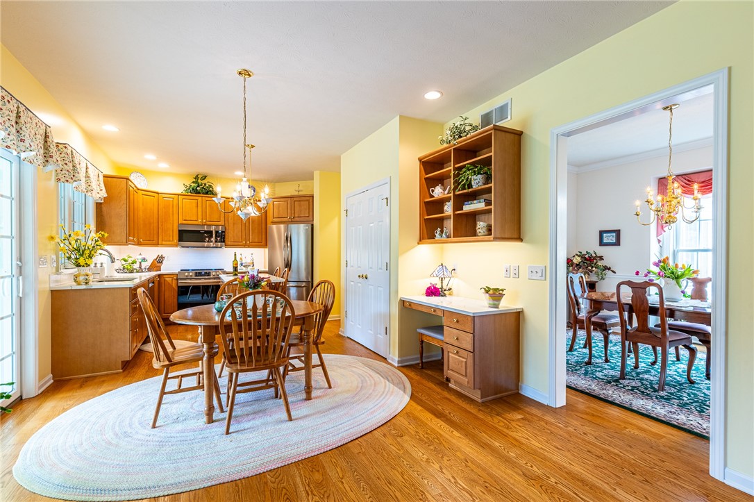 31 Brantley Way Penfield, NY 14526 - Photo 16 of 50 Eat in Kitchen