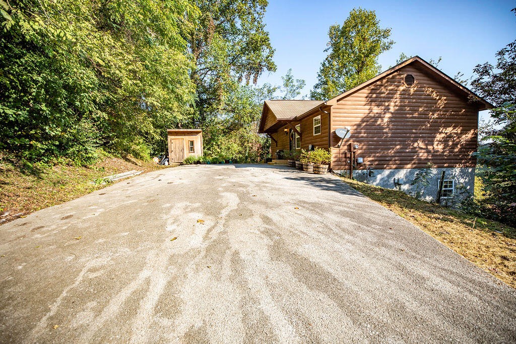 579 Hideaway Ridge Circle Sevierville, TN 37862 - Photo 2 of 36 Gallery Image 2