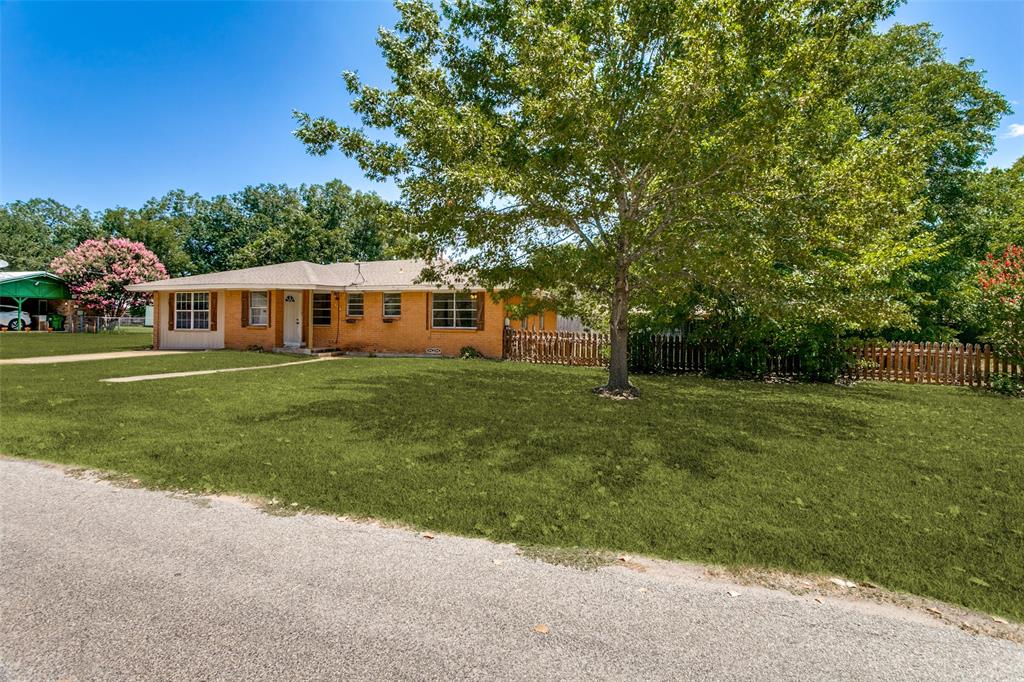 308 North Ave C Springtown, TX 76082 - Photo 3 of 25