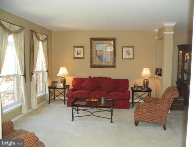 3751 Glebe Meadow Way Edgewater, MD 21037 - Photo 14 of 30 Living Room