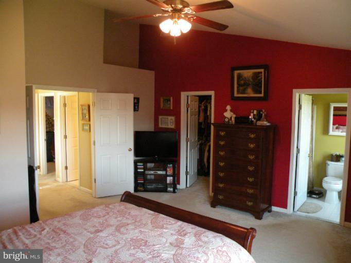 3751 Glebe Meadow Way Edgewater, MD 21037 - Photo 20 of 30 Bedroom (Master) with Walk-in Closet