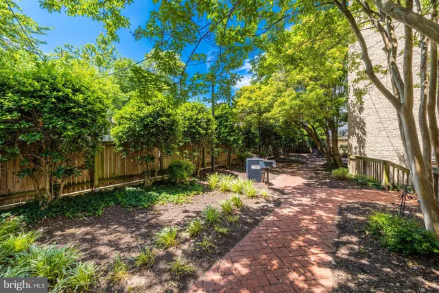 $1,950 | 1363 K Street Southeast, Unit 201, Washington, DC 20003