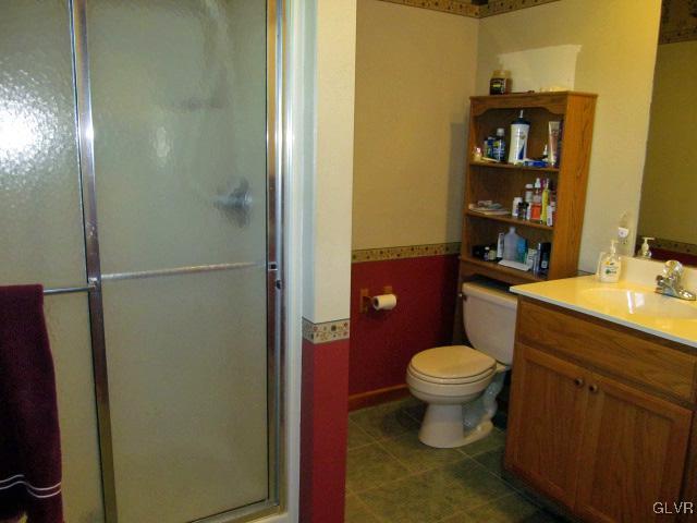 400 Heyer Mill Road Nazareth, PA 18064 - Photo 20 of 27 a bathroom with a toilet and a sink