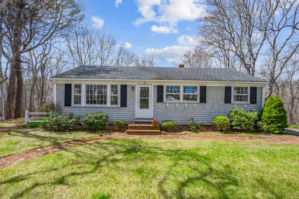 $949,000 | 21 Uncatena Road, Mashpee, MA 02649