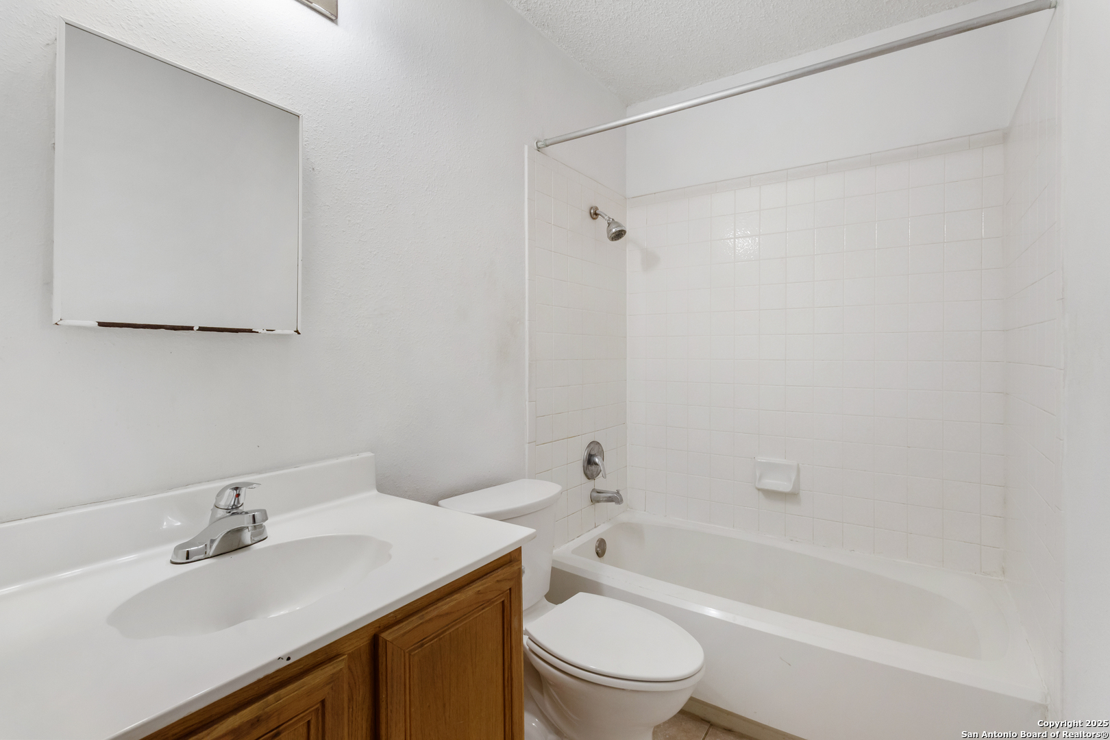 8310 Border Ridge Drive San Antonio, TX 78240 - Photo 17 of 24 a bathroom with a sink toilet and bathtub