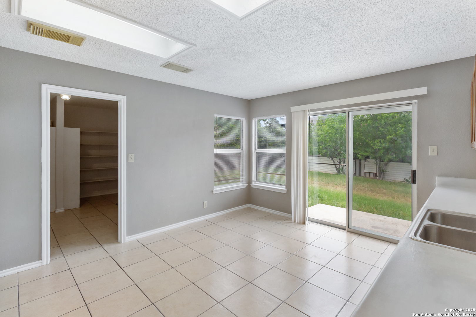 8310 Border Ridge Drive San Antonio, TX 78240 - Photo 8 of 24