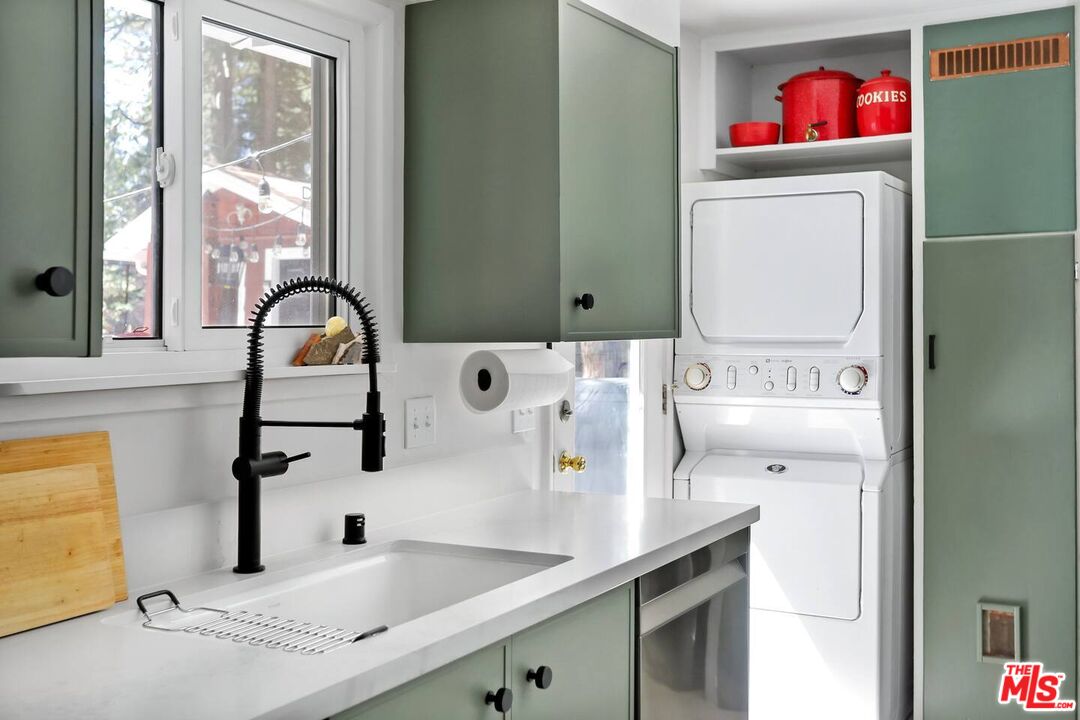 52521 Pine Ridge Road Idyllwild, CA 92549 - Photo 22 of 43 a bathroom with a sink and a mirror