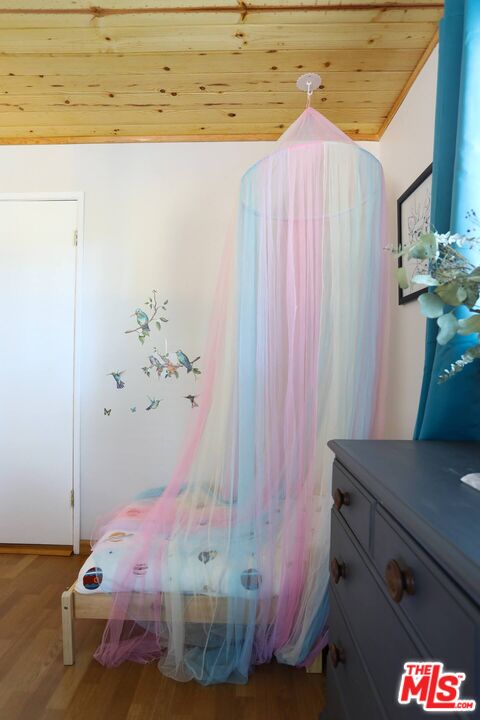 52521 Pine Ridge Road Idyllwild, CA 92549 - Photo 39 of 43 a bathroom with a sink and a mirror