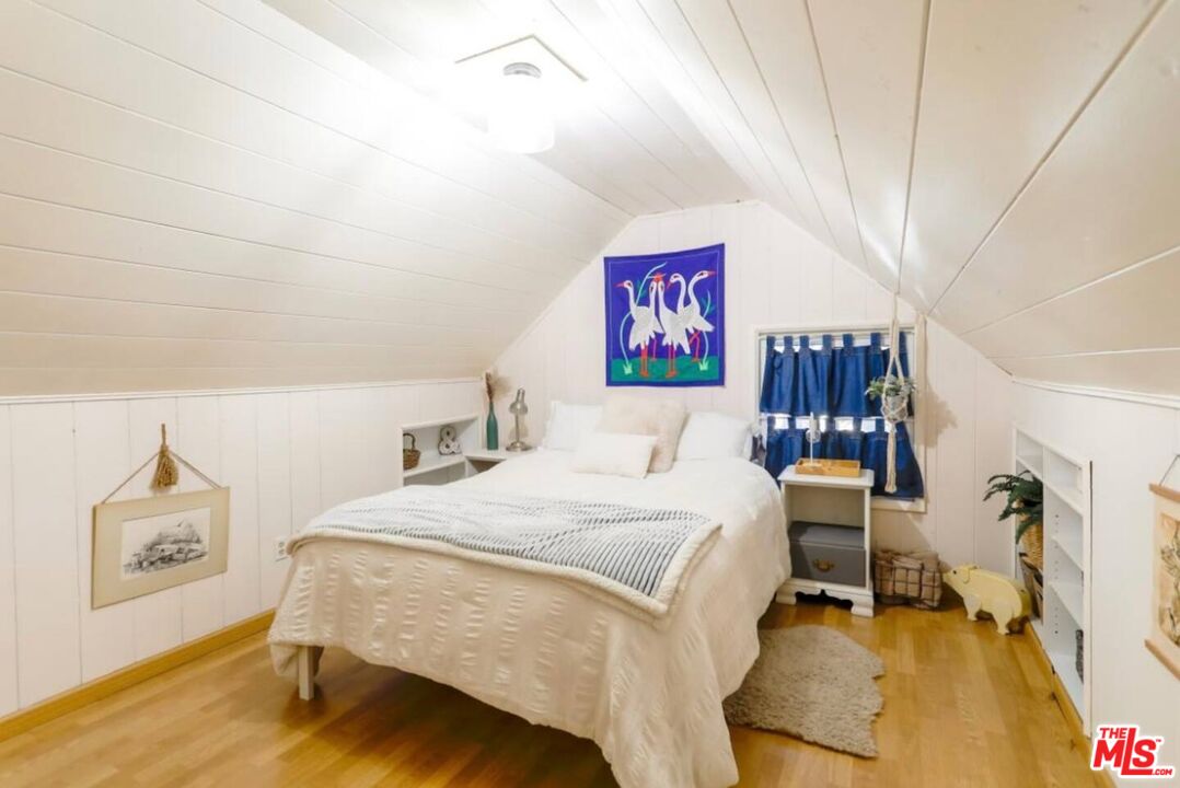 52521 Pine Ridge Road Idyllwild, CA 92549 - Photo 40 of 43 a bedroom with a bed and a desk