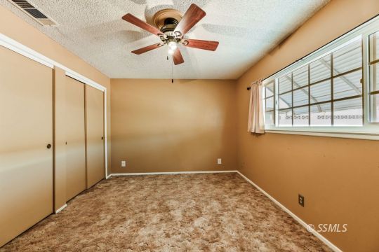 543 South Fairview Street Ridgecrest, CA 93555 - Photo 25 of 38 an empty room with a window