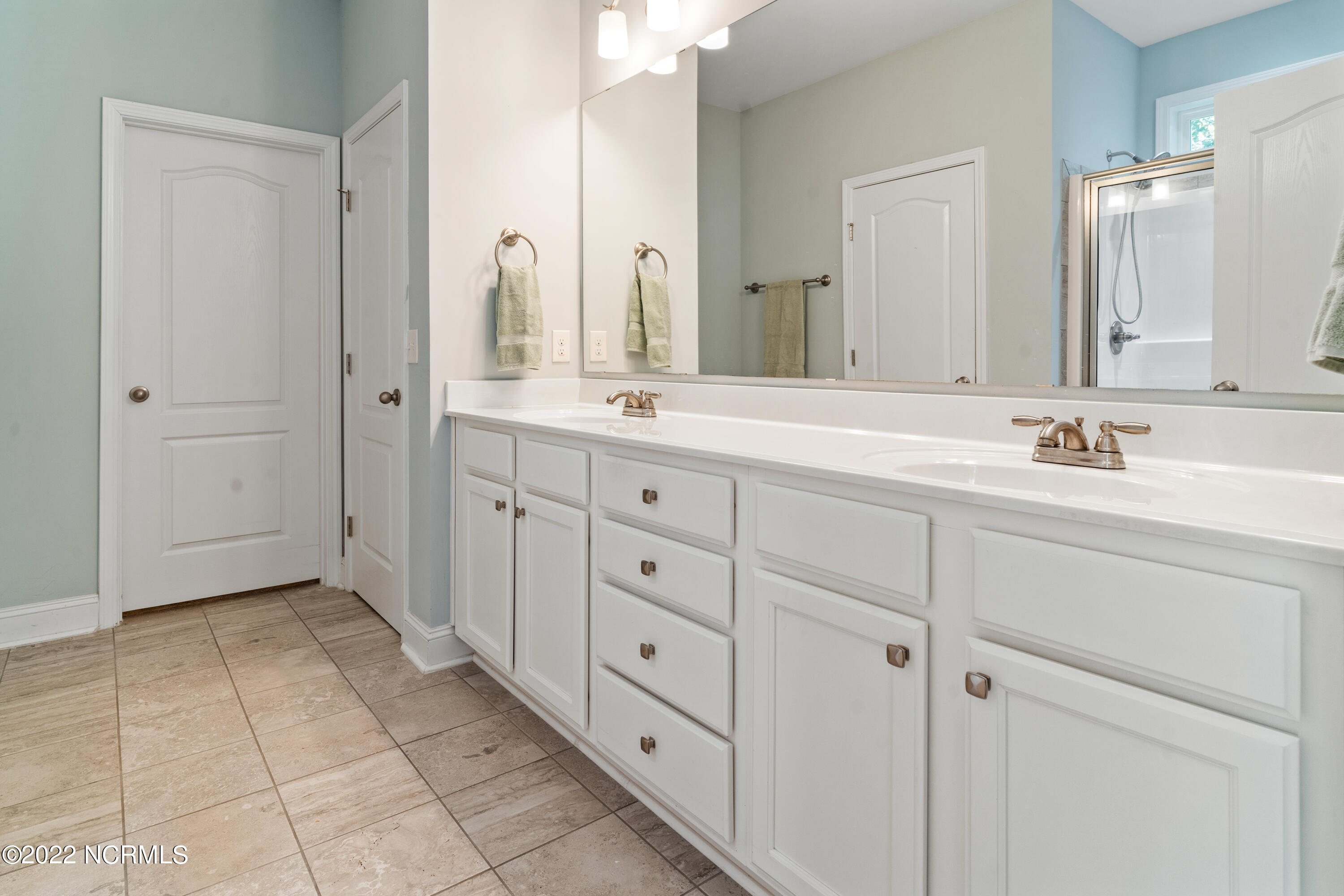 1801 Wildwood Court Southwest Ocean Isle Beach, NC 28469 - Photo 15 of 34 Master Bath