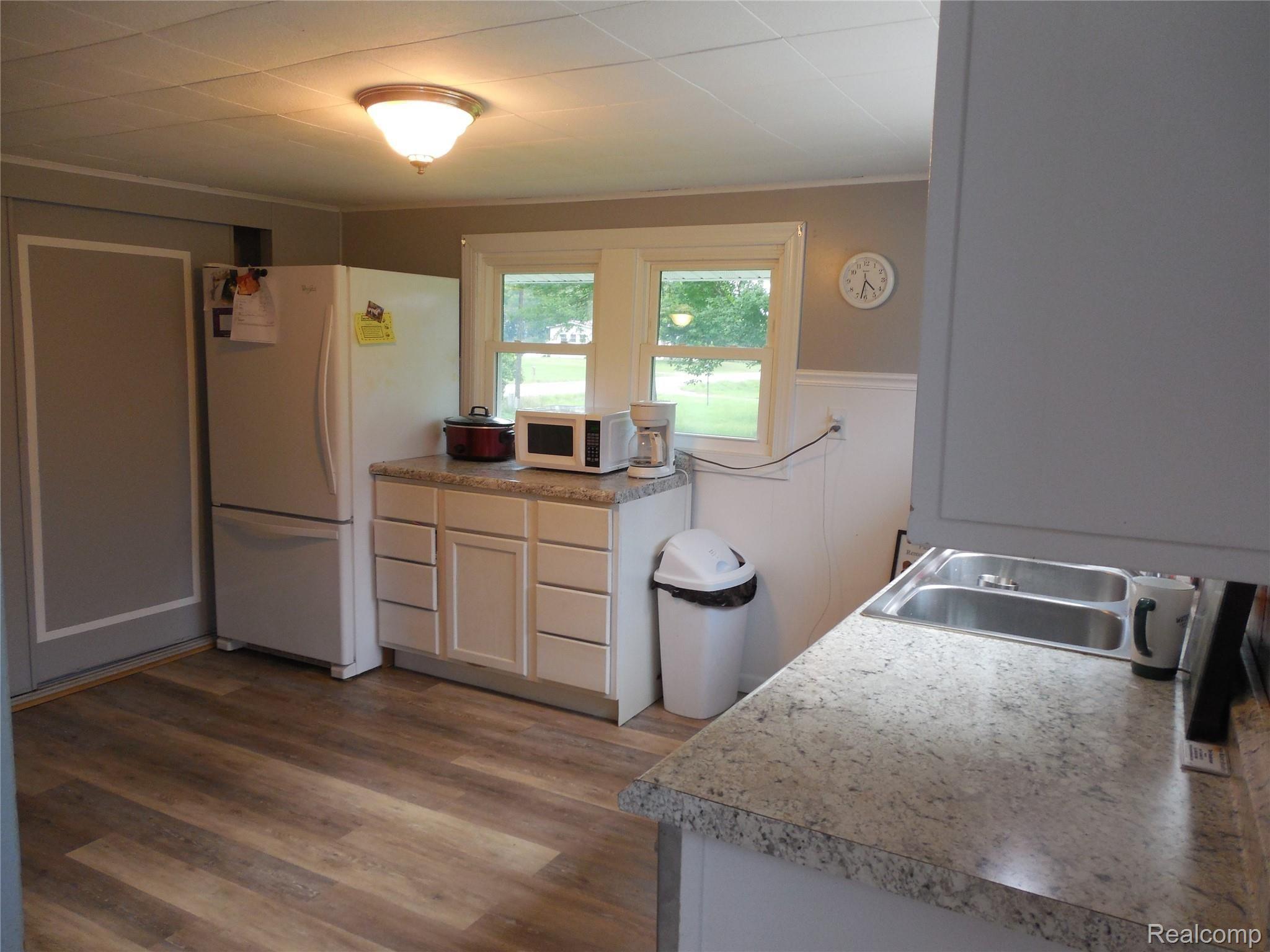 6742 Draper Road Jackson, MI 49201 - Photo 15 of 44 Nicely updated kitchen!
