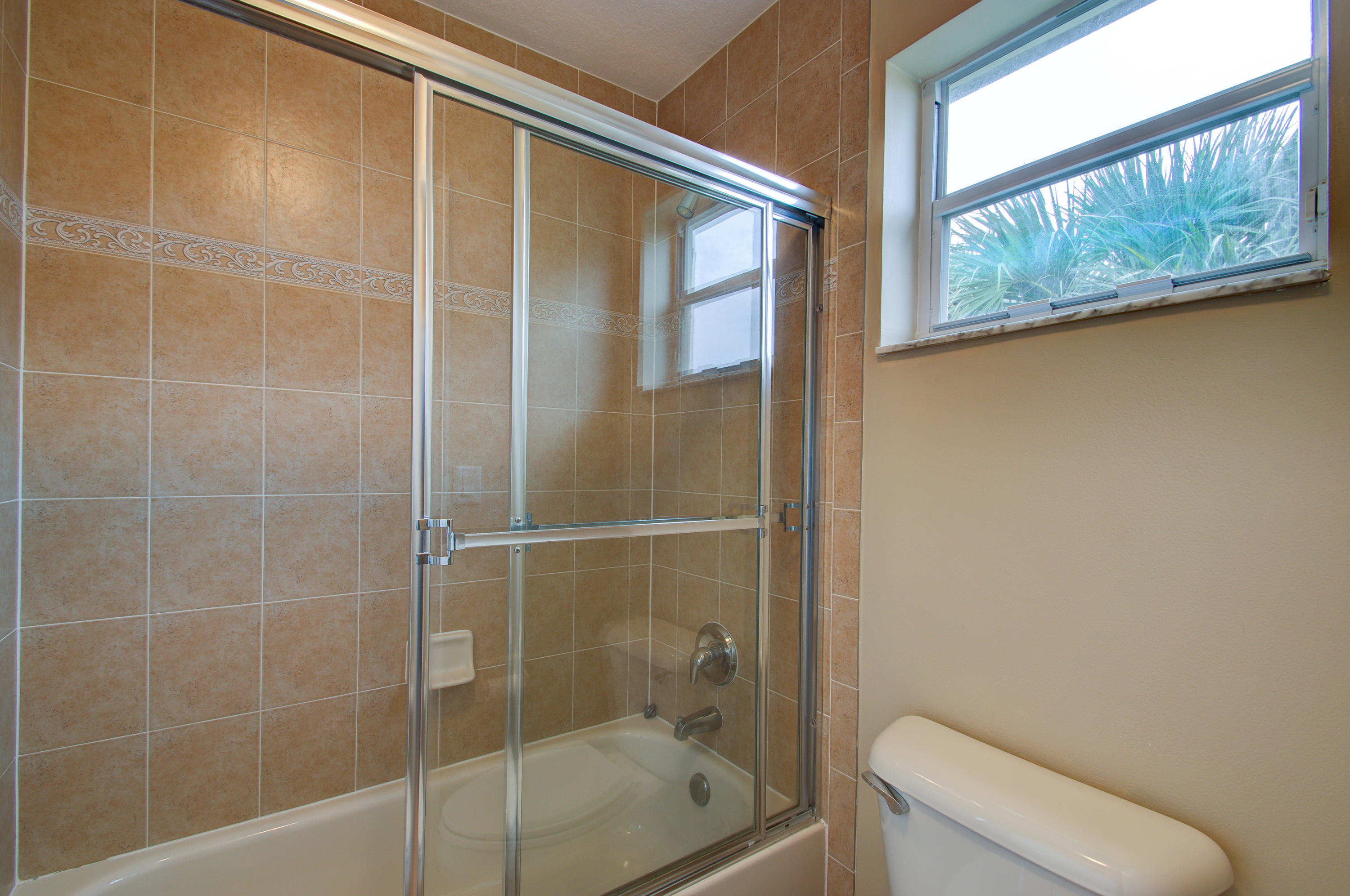 9804 Stover Way Wellington, FL 33414 - Photo 24 of 27 Jack & Jill Bath