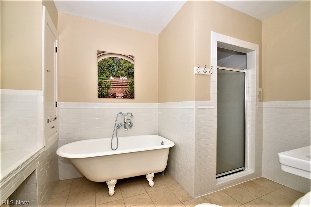 3005 Kingsley Road Beachwood, OH 44122 - Photo 19 of 31 Master Bath