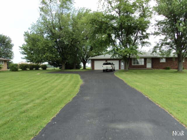7262 Blue Bush Road Monroe, MI 48162 - Photo 4 of 20 Driveway