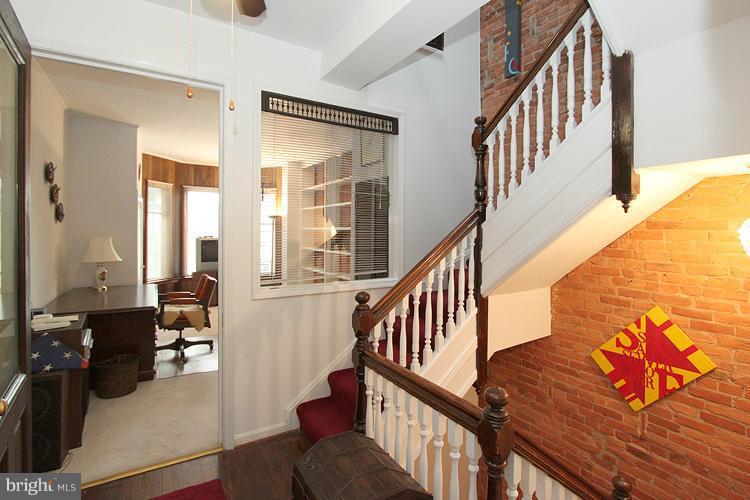 128 D Street Southeast Washington, DC 20003 - Photo 5 of 28 Interior (General)
