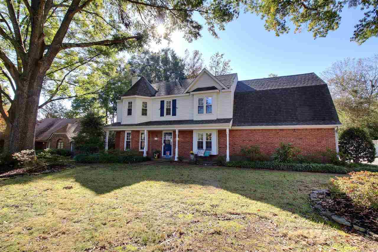 431 King Ridge Drive Collierville, TN 38017 - Photo 1 of 25 front view of a house with a yard