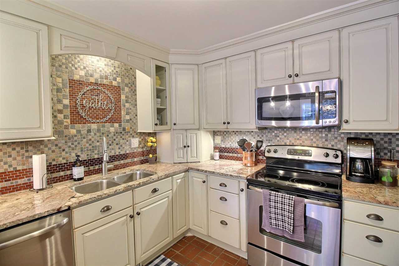 431 King Ridge Drive Collierville, TN 38017 - Photo 12 of 25 a kitchen with stainless steel appliances granite countertop a sink a stove and a microwave