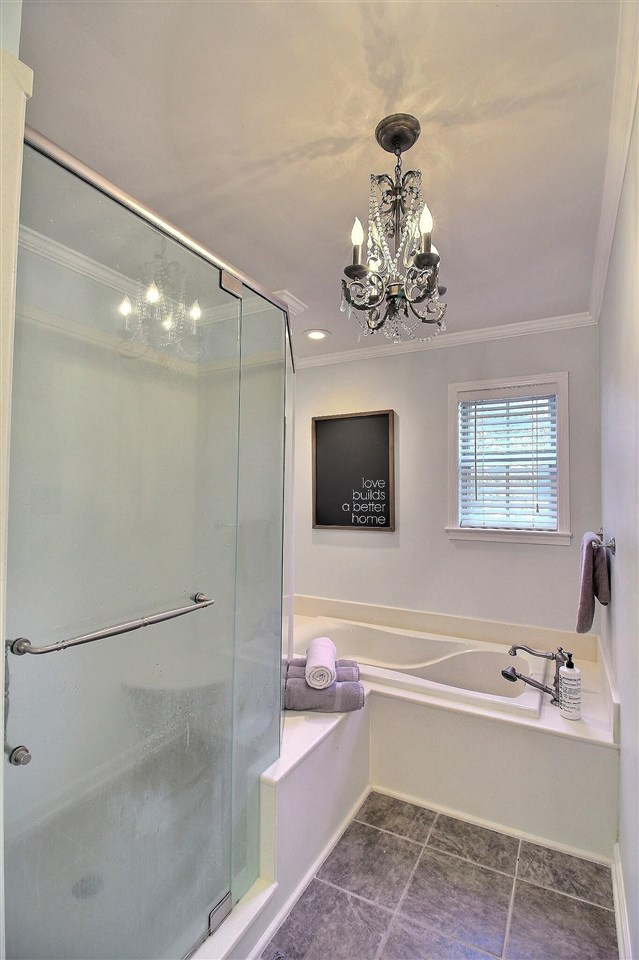 431 King Ridge Drive Collierville, TN 38017 - Photo 17 of 25 a bathroom with a bathtub sink and mirror