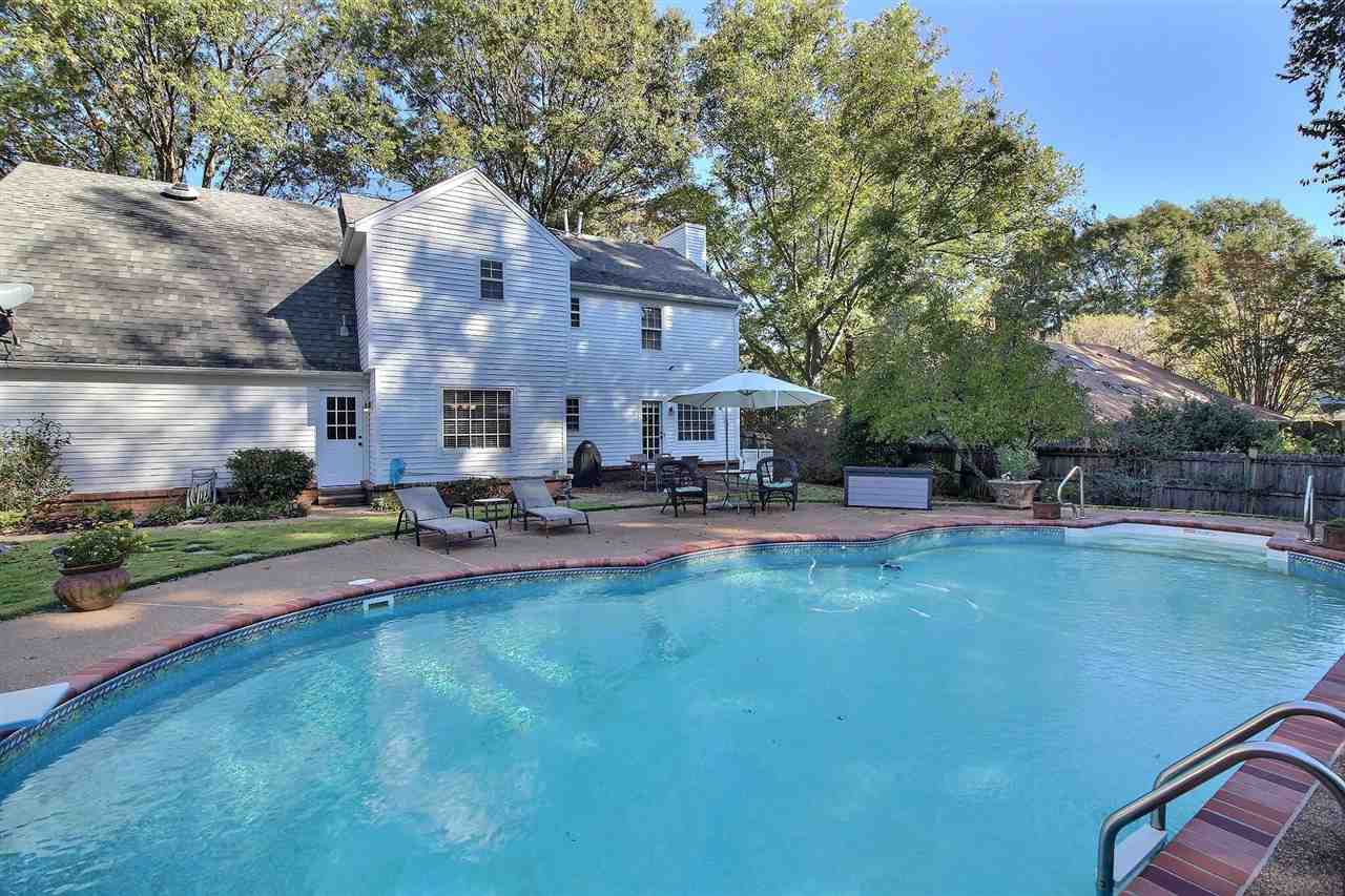 431 King Ridge Drive Collierville, TN 38017 - Photo 3 of 25 a swimming pool view with a outdoor seating
