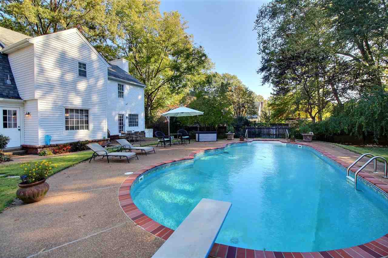 431 King Ridge Drive Collierville, TN 38017 - Photo 23 of 25 a view of a swimming pool with sitting area