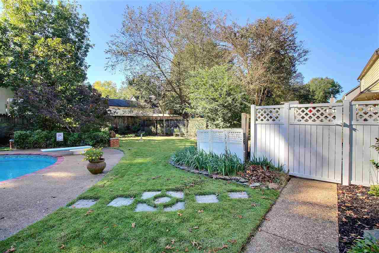 431 King Ridge Drive Collierville, TN 38017 - Photo 25 of 25 a view of a garden with wooden fence