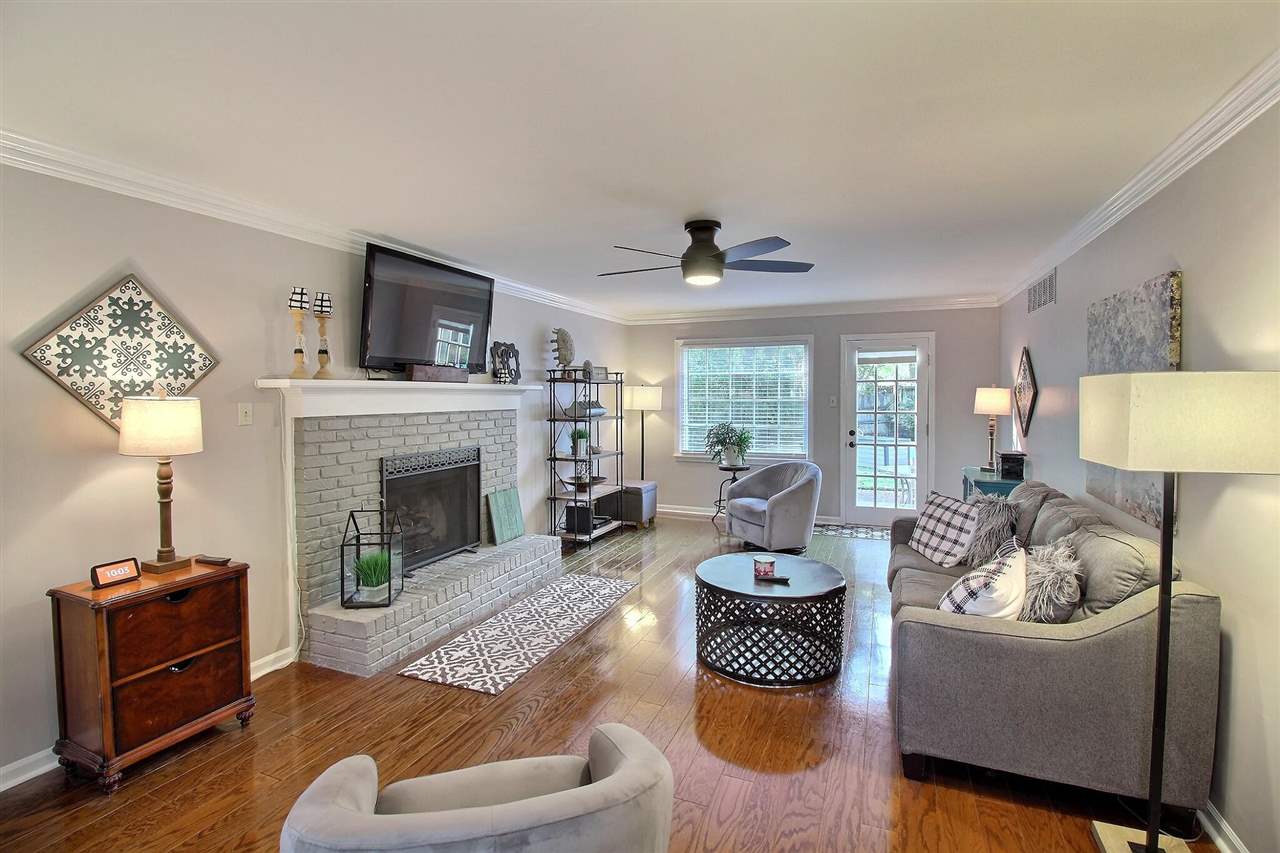 431 King Ridge Drive Collierville, TN 38017 - Photo 5 of 25 a living room with furniture and a fireplace