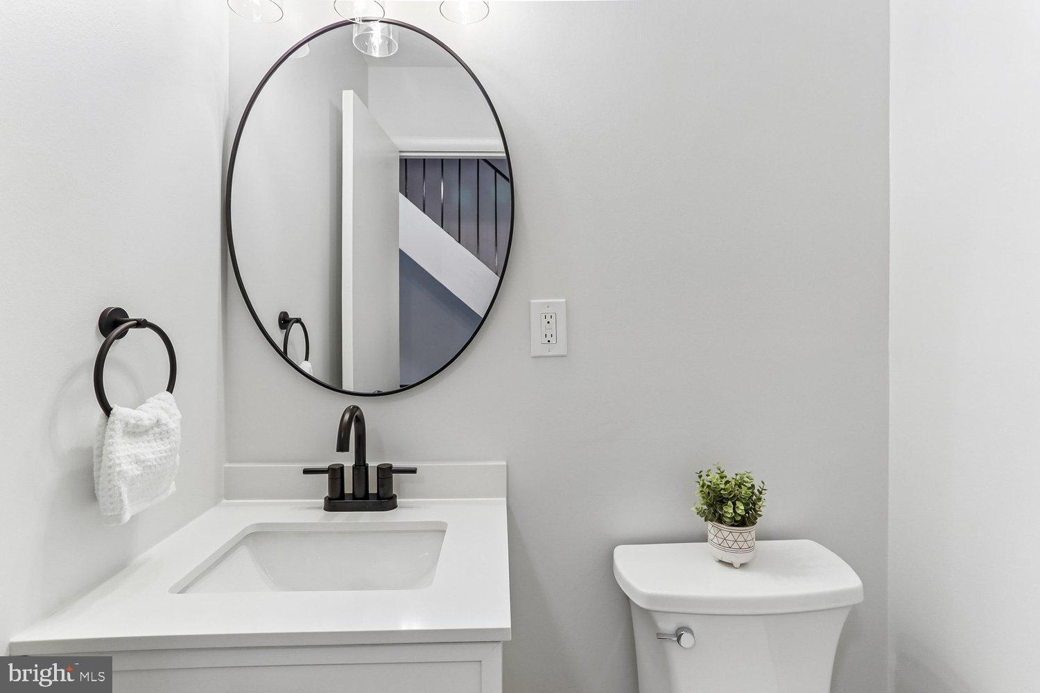 11191 Columbia Pike, Unit 41 Silver Spring, MD 20901 - Photo 27 of 52 Powder Room