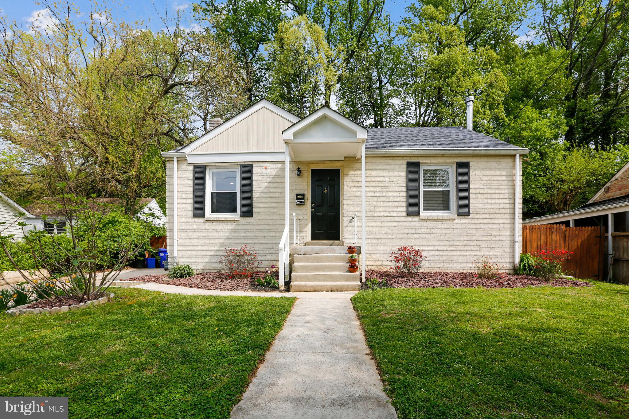 2908 Parker Avenue Silver Spring, MD 20902 - Photo 2 of 39 Front walkway